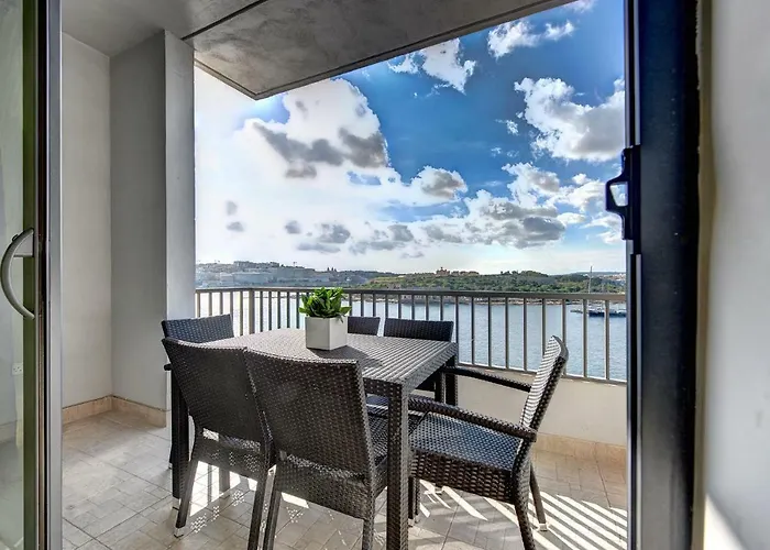 Tigne Luxury Seafront Apartments & Penthouse With Heated Jacuzzi * スリーマ