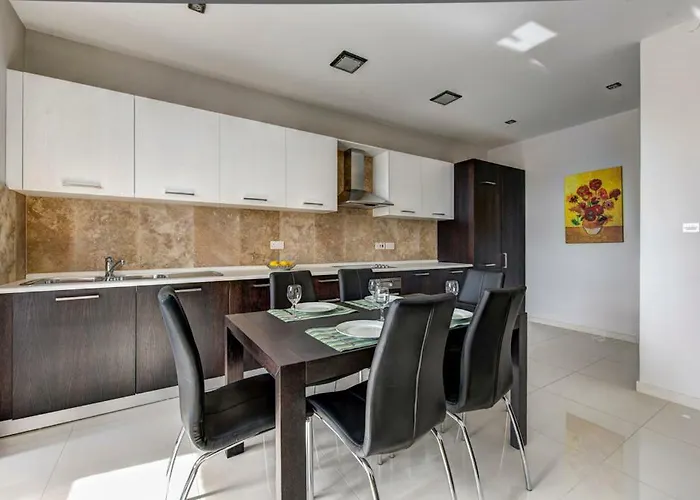 아파트 Tigne Luxury Seafront Apartments & Penthouse With Heated Jacuzzi 슬리에마