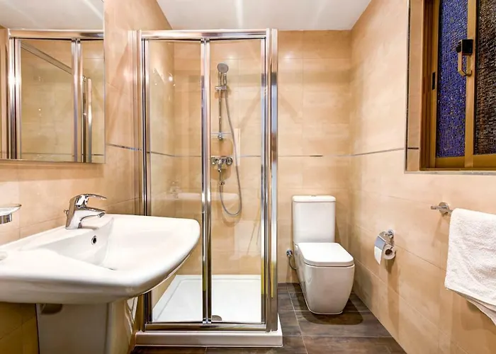 Tigne Luxury Seafront Apartments & Penthouse With Heated Jacuzzi スリーマ